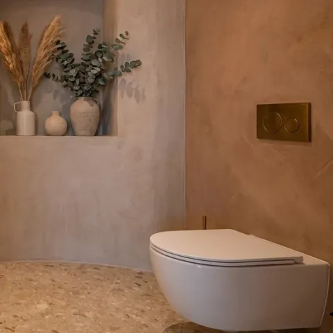 bath mat on terrazzo floor